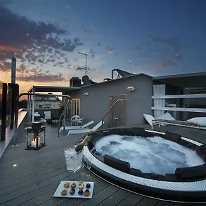 Q Hotel