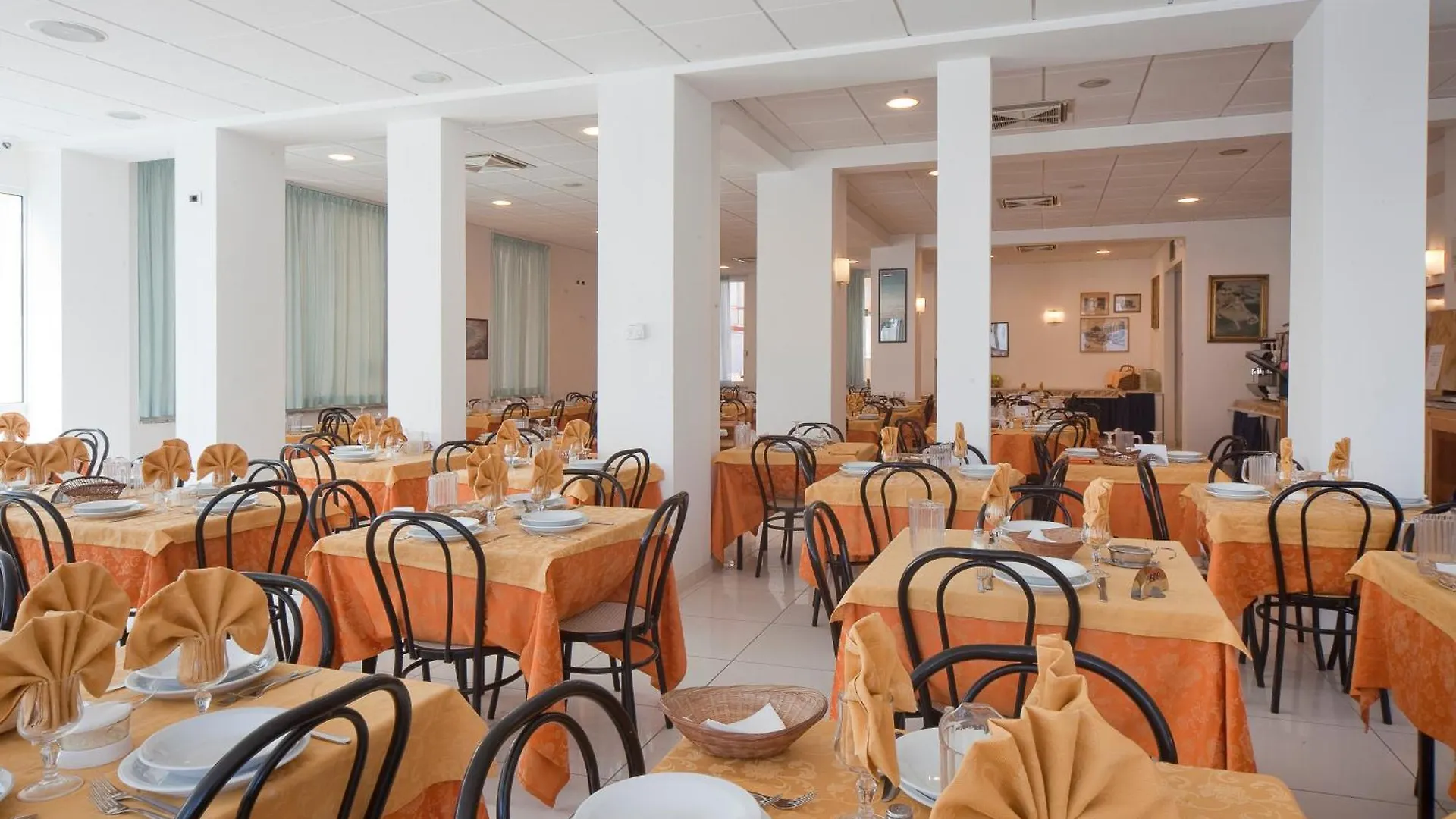 Hotel Leoni Rimini 3*,